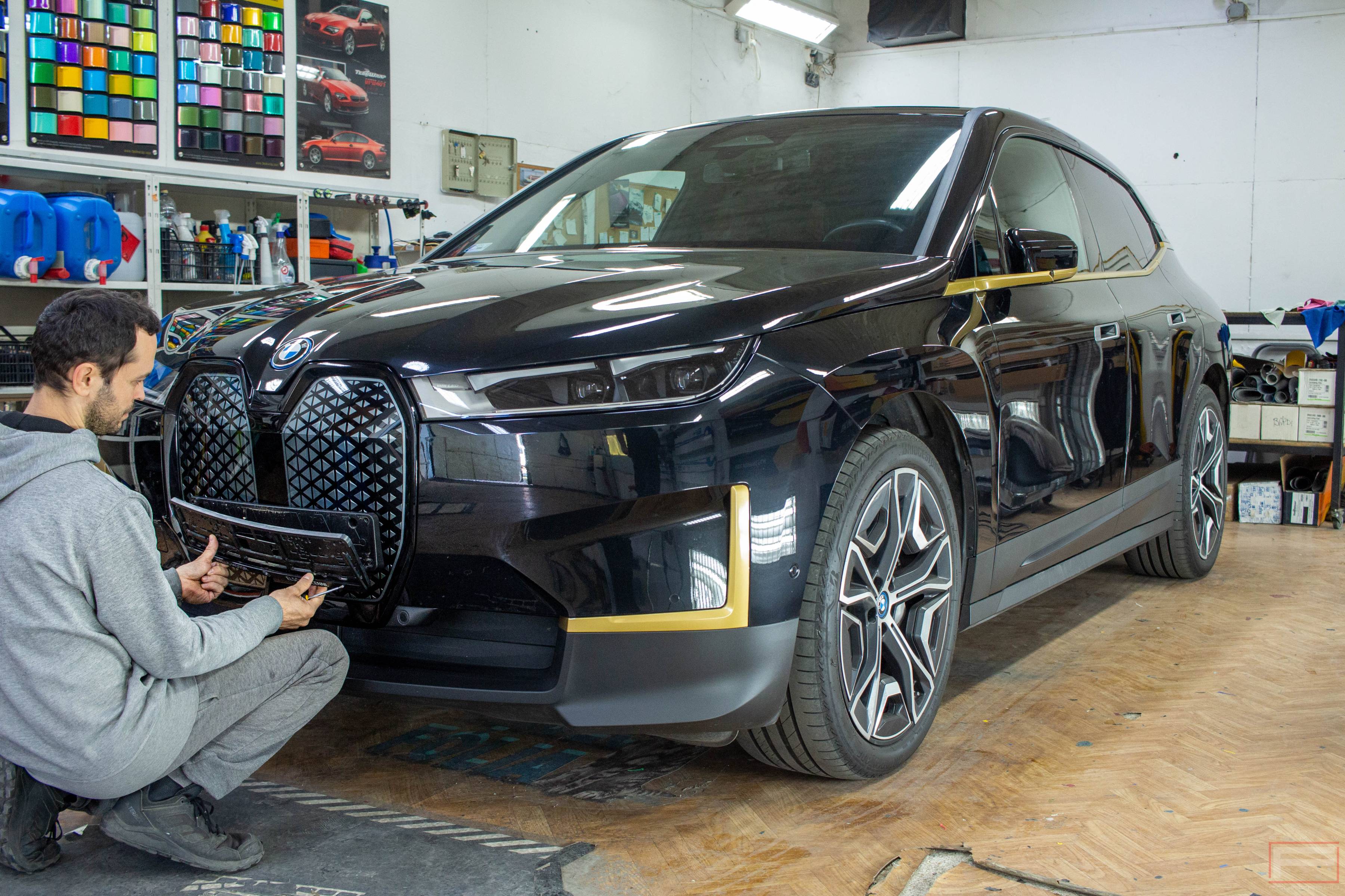 BMW fóliázás - BMW szétszerelése fóliázás előtt 1. illusztráció