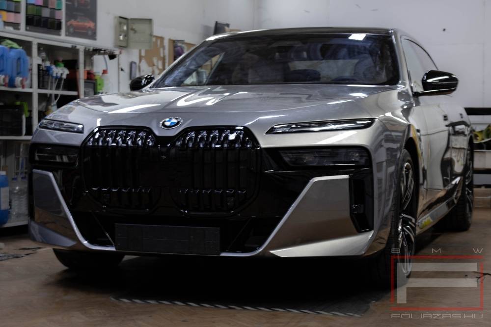 Bmwfóliázás BMW I7 Teckwrap PPF karosszéria védő Budapest eredeti nézet galéria kép