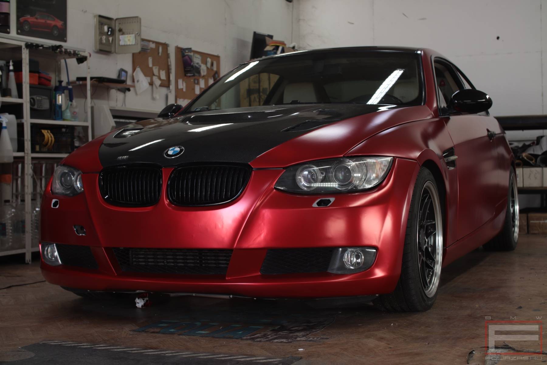 BMWfóliázás specialisták gyakorlattal illusztráció